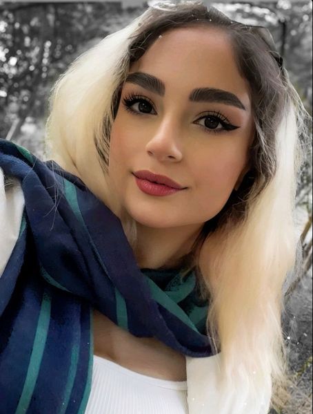 پرونده:گلسا شریفی.jpg