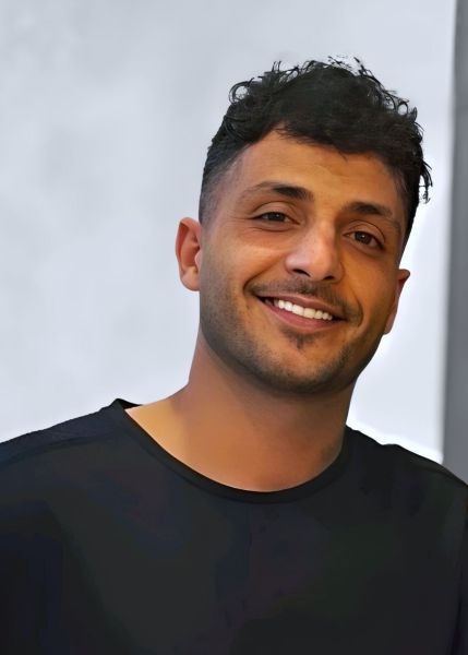 پرونده:علی صادقی.jpg