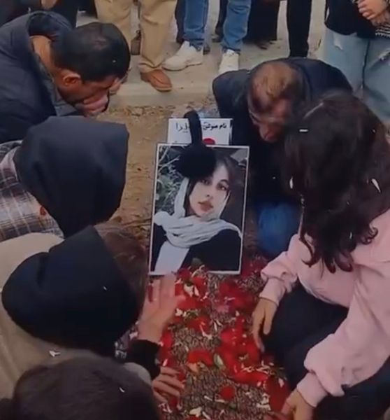 پرونده:یلدا محمدخانی 2.jpg