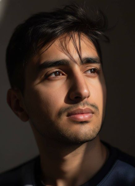 پرونده:عرفان مومنی.jpg