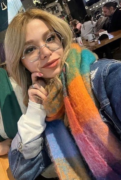 پرونده:روبینا امینیان 2.jpg