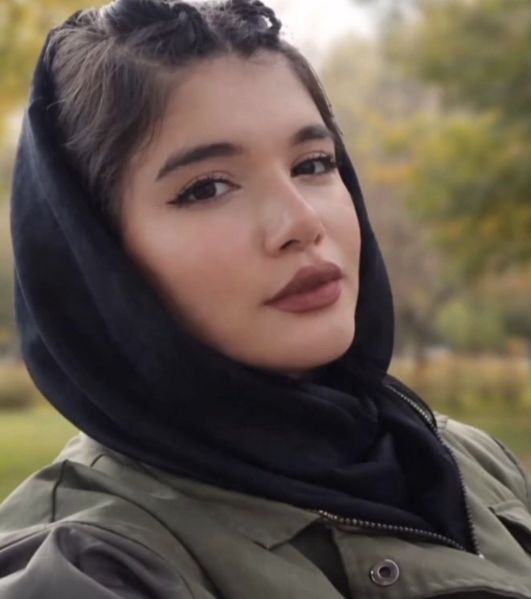 پرونده:پریا قلاوند.jpg