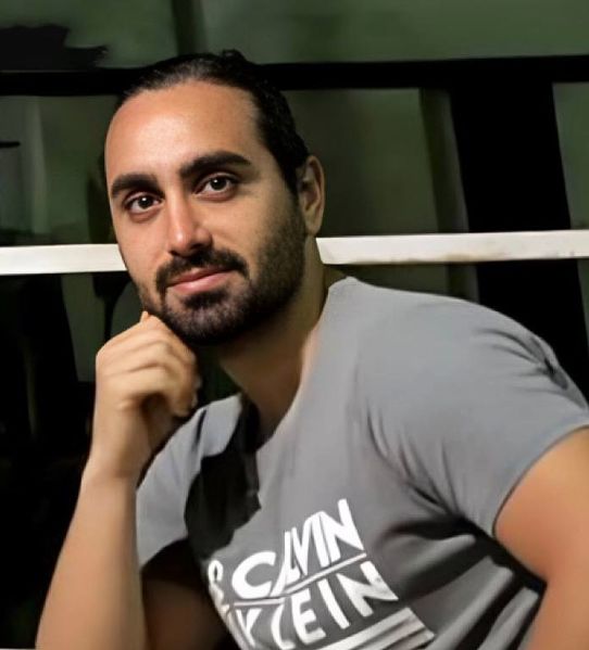 پرونده:آرش حسنی.jpg