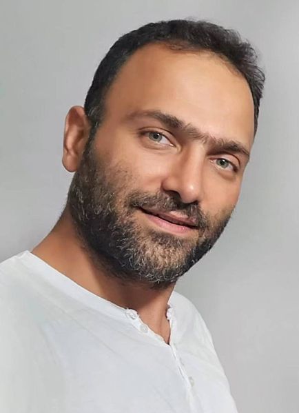 پرونده:عباس کشاورز.jpg